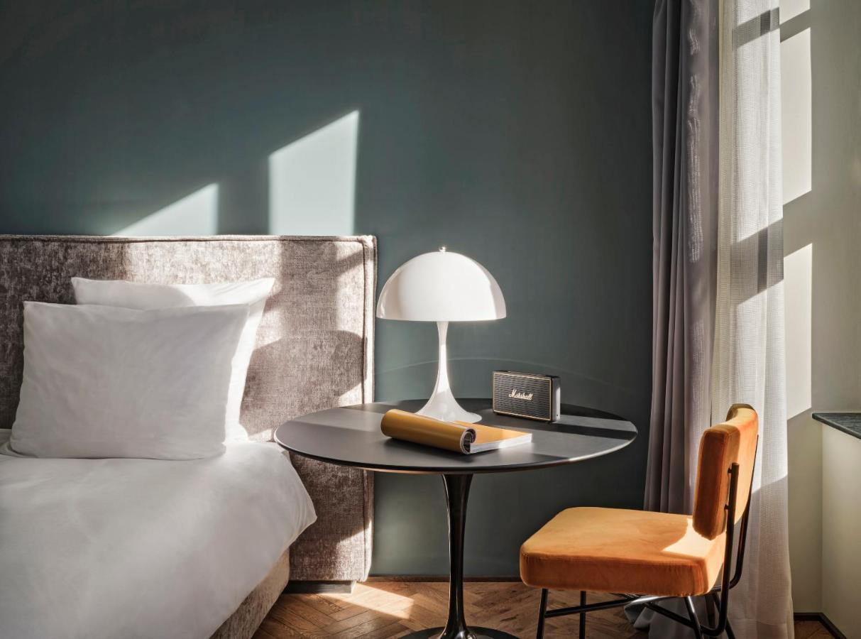 ホテル Sly ベルリン エクステリア 写真 A room at the hotel